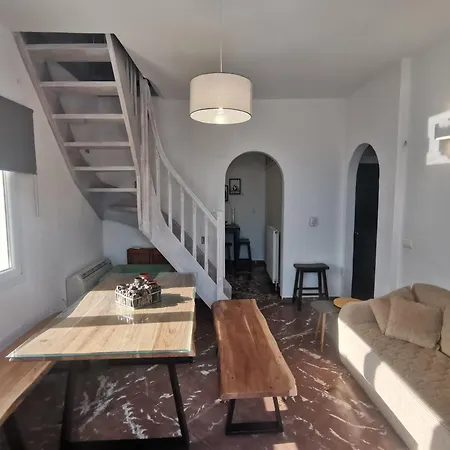 Vasilis Ornos Casa de hóspedes *