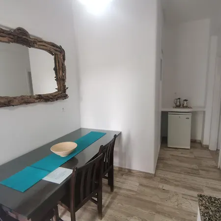 Vasilis Ornos Casa de hóspedes *