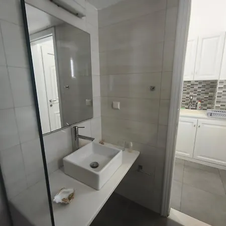 بيت ضيافة Vasilis Ornos 3*