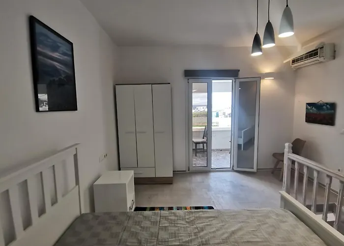 Vasilis Ornos Guest house 3*