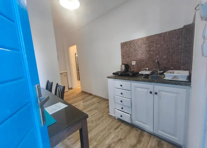 Guest house Vasilis Ornos 3*